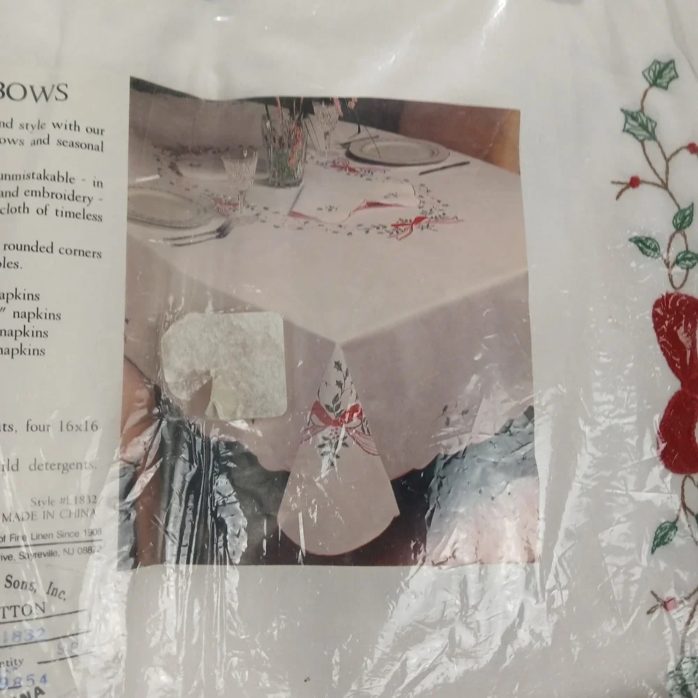 Vintage B.M Jabara Holly‎ & Bows 9 Pc Table Set Embroidered Runner Mats Napkins